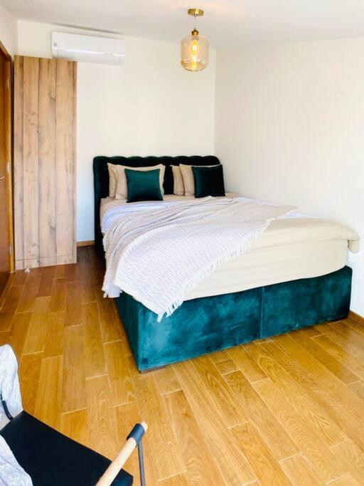 New! Stylish 2 Bedroom Condo With View & Pool Tivat Exterior foto